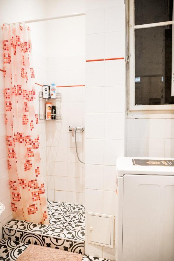 Stylish And Spacious ! Central Location Kazincy Netflix Будапеща Екстериор снимка