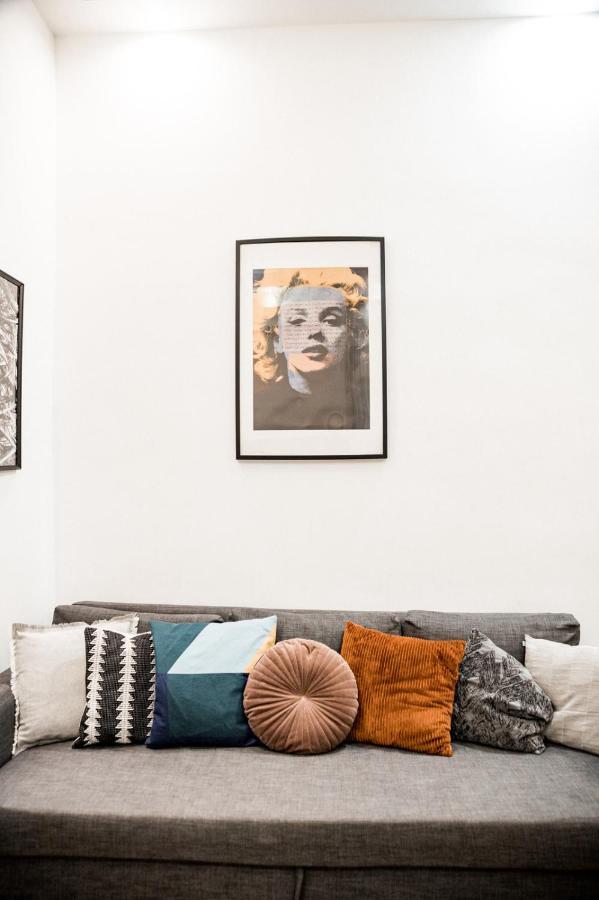 Stylish And Spacious ! Central Location Kazincy Netflix Будапеща Екстериор снимка