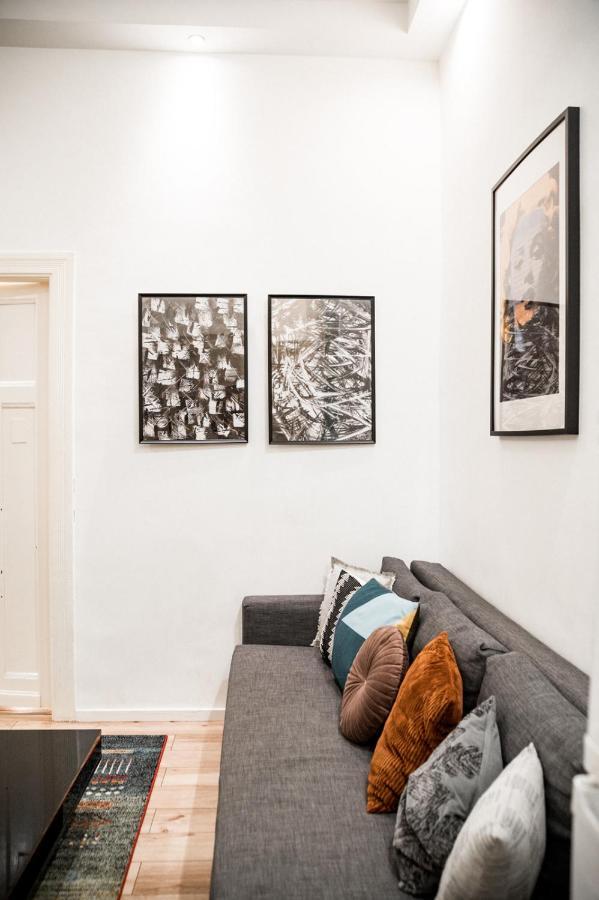 Stylish And Spacious ! Central Location Kazincy Netflix Будапеща Екстериор снимка